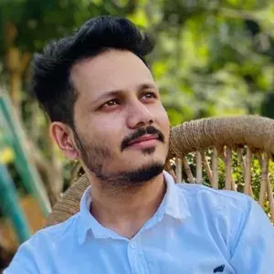 Dr Alok Singh headshot.