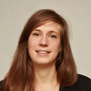 Dr Julia Bingler headshot.